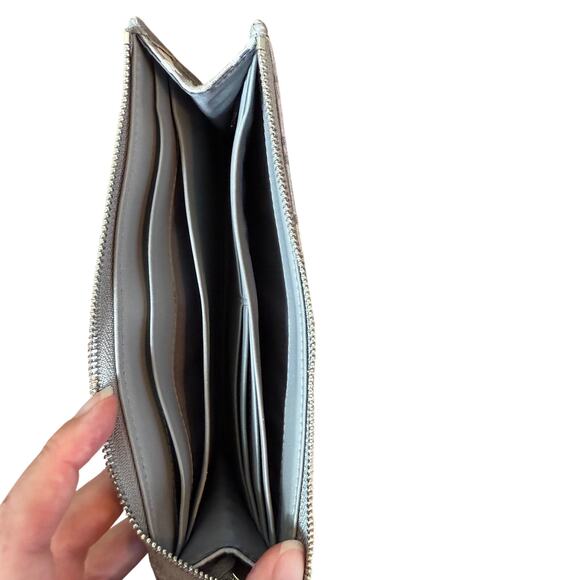 Y2K Coach Monogram Penelope Zippy Wristlet Wallet Gray Patent Metallic Gray C's - Picture 7 of 11